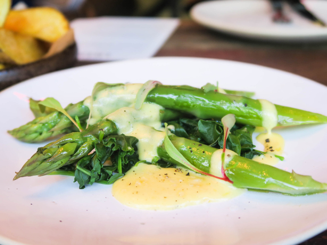 170526 Artisan Express Lunch Asparagus And Baby Kale Minted Hollandaise 2